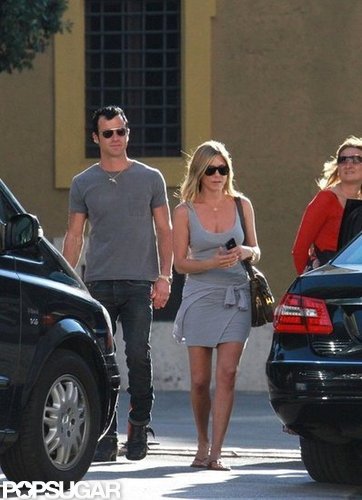 Jennifer Aniston and Justin Theroux Take Their Eurotrip to Rome! Jennifer Aniston and Justin Theroux Take Their Eurotrip to Rome!