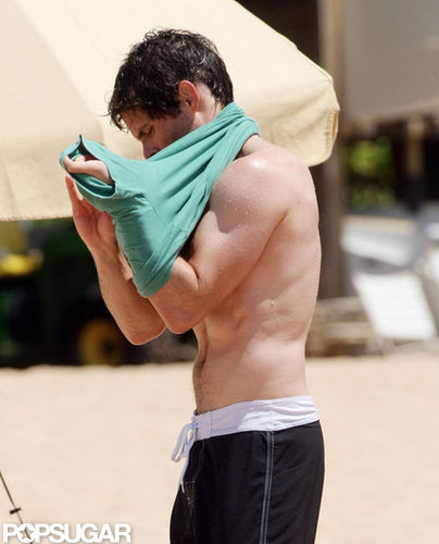 James Marsden showed off his ripped body on the beach in Hawaii.
James Marsden showed off his ripped body on the beach in Hawaii.