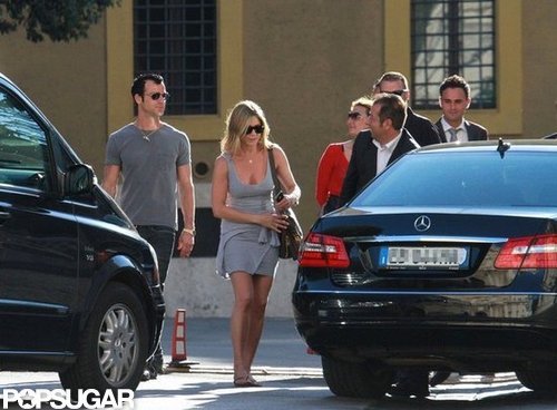 Jennifer Aniston and Justin Theroux Take Their Eurotrip to Rome! Jennifer Aniston and Justin Theroux Take Their Eurotrip to Rome!