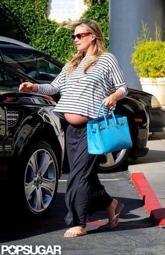 Pregnant Molly Sims wore a striped tee.
Pregnant Molly Sims wore a striped tee.