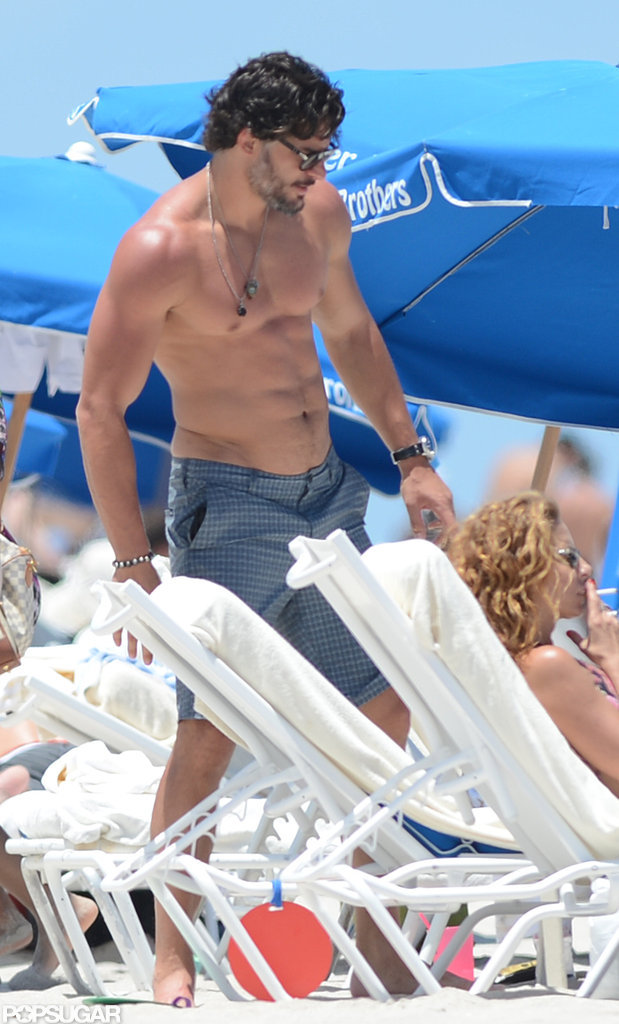 Joe Manganiello Shirtless Pictures In Miami Popsugar Celebrity 8891