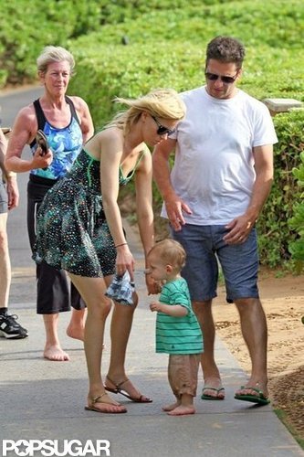 Elizabeth Banks and her son, Felix, got a head start on the celebrating Saturday in Hawaii with dad Max.
Elizabeth Banks and her son, Felix, got a head start on the celebrating Saturday in Hawaii with dad Max.
