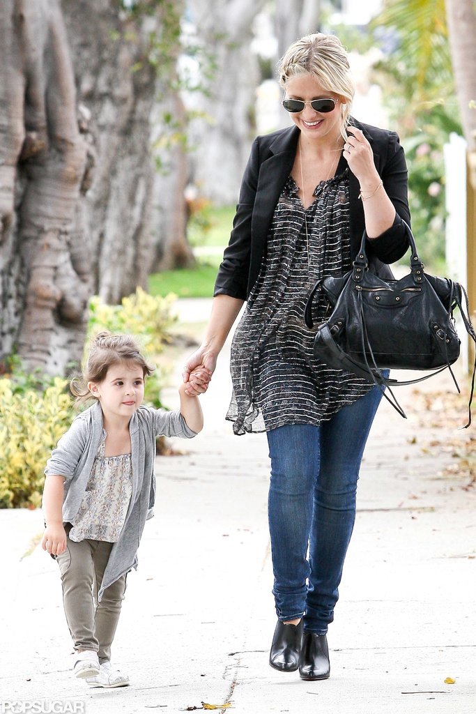 Sarah Michelle Gellar and Charlotte Prinze held hands. Sarah Michelle Gellar and Charlotte Prinze held hands.
