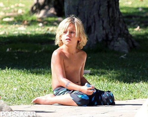 Kingston Rossdale enjoyed some sun while hanging with his brother Zuma and mom Gwen Stefani.
Kingston Rossdale enjoyed some sun while hanging with his brother Zuma and mom Gwen Stefani.