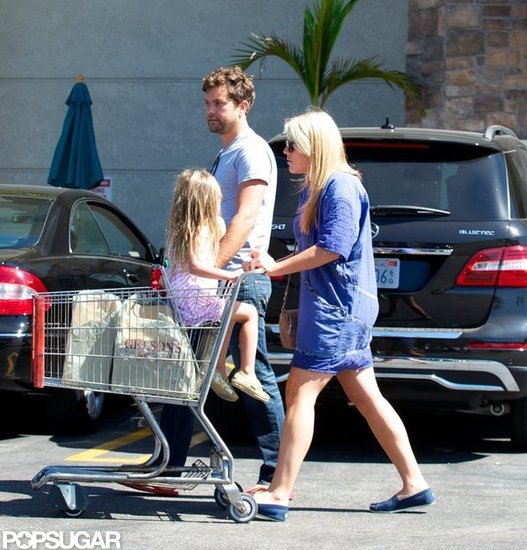 Joshua Jackson chatted with Busy Philipps and her daughter Birdie after running into each other at the grocery store in LA.
Joshua Jackson chatted with Busy Philipps and her daughter Birdie after running into each other at the grocery store in LA.