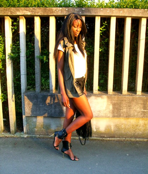 http://stylesbyassitan.blogspot.fr/2012/06/short-en-cuir-parka-sans-manches.html