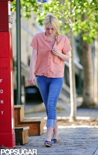 Elizabeth Olsen and Dakota Fanning Report For a Very Good Day at Work Elizabeth Olsen and Dakota Fanning Report For a Very Good Day at Work