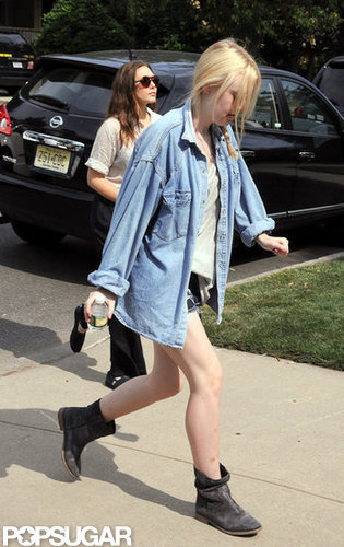 Dakota Fanning and Elizabeth Olsen Get to Set With Demi Moore Dakota Fanning and Elizabeth Olsen Get to Set With Demi Moore