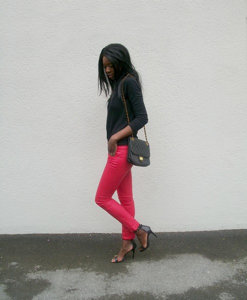 http://stylesbyassitan.blogspot.fr/2012/07/red-jeans-annonce.html