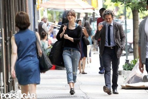 Keira Knightley Gets Down to Work With Mark Ruffalo and Hailee Steinfeld Keira Knightley Gets Down to Work With Mark Ruffalo and Hailee Steinfeld