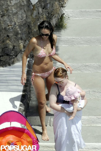 Jessica Alba showed her bikini body in Italy.
Jessica Alba showed her bikini body in Italy.