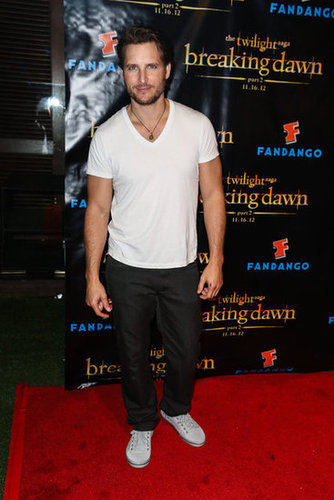 Peter Facinelli wore a white teeshirt to the Breaking Dawn Part 2 party at Comic-Con.
Peter Facinelli wore a white teeshirt to the Breaking Dawn Part 2 party at Comic-Con.