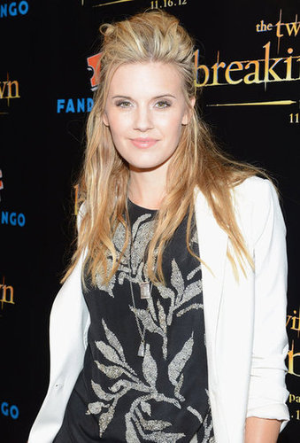 Maggie Grace gave a smile at the Breaking Dawn Part 2 party at Comic-Con.
Maggie Grace gave a smile at the Breaking Dawn Part 2 party at Comic-Con.