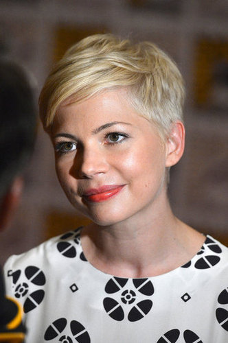 Michelle Williams and Mila Kunis Team Up to Talk Oz at Comic-Con Michelle Williams and Mila Kunis Team Up to Talk Oz at Comic-Con
