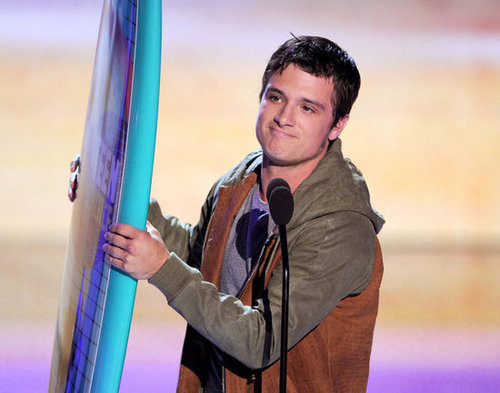 Robert, Kristen, and Selena's Birthday: Teen Choice Awards Highlights! Robert, Kristen, and Selena's Birthday: Teen Choice Awards Highlights!
