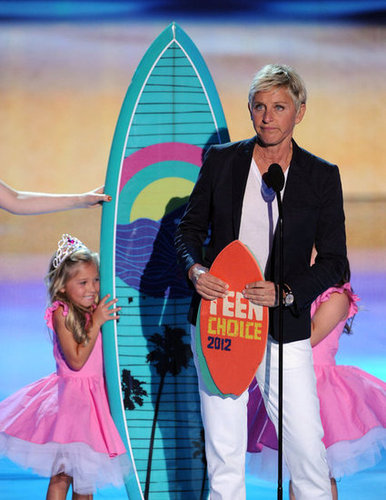 Robert, Kristen, and Selena's Birthday: Teen Choice Awards Highlights! Robert, Kristen, and Selena's Birthday: Teen Choice Awards Highlights!