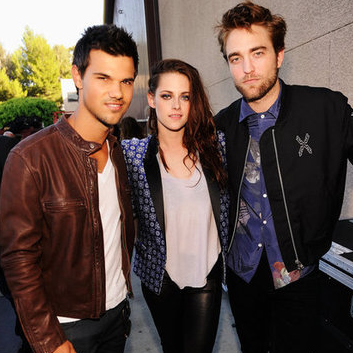 Kristen Stewart and Robert Pattinson Pictures at 2012 Teen Choice Awards