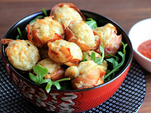 Prosciutto-Wrapped Pizza Cups Prosciutto-Wrapped Pizza Cups