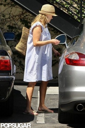 Reese Witherspoon Kicks Off the Weekend at a Salon With Ava Reese Witherspoon Kicks Off the Weekend at a Salon With Ava