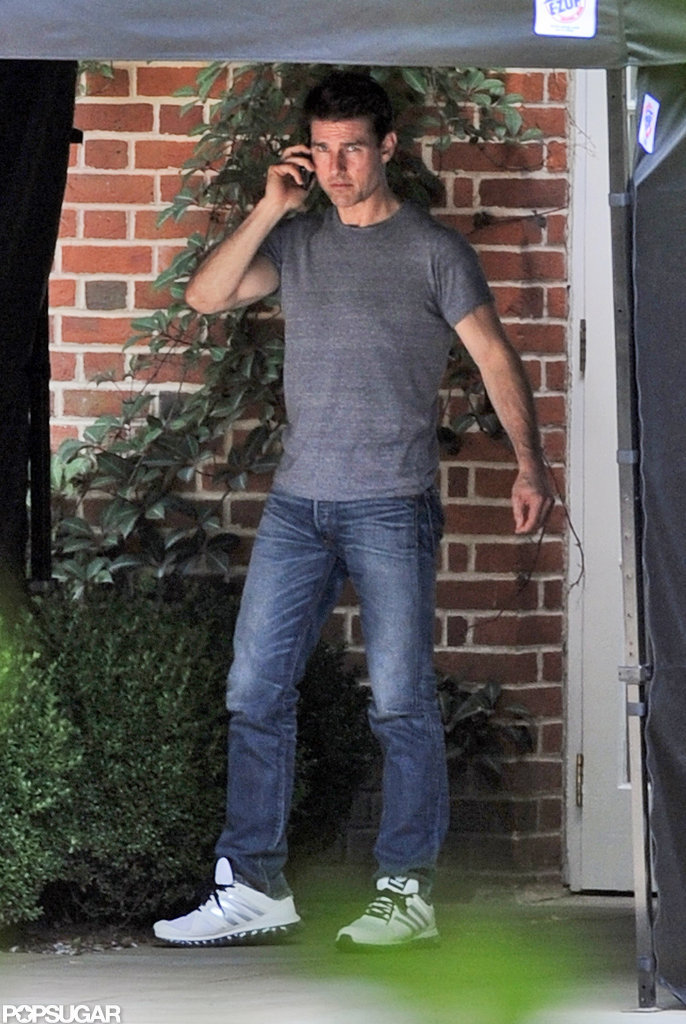 Tom Cruise left his London hotel.
Tom Cruise left his London hotel.