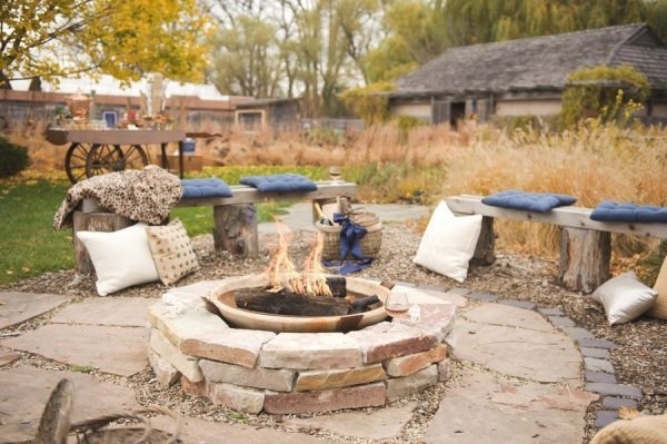 Host a Backyard Barbecue For the Rehearsal Dinner Host a Backyard Barbecue For the Rehearsal Dinner