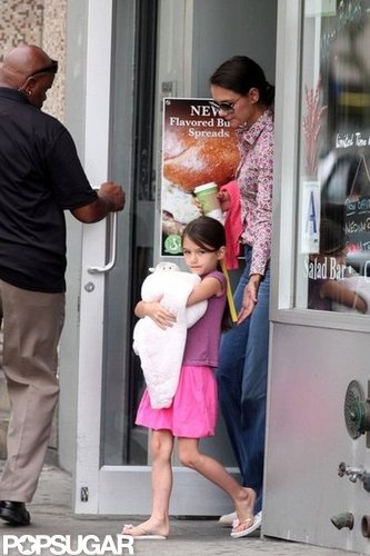 Katie Holmes and Suri Cruise got food.
Katie Holmes and Suri Cruise got food.