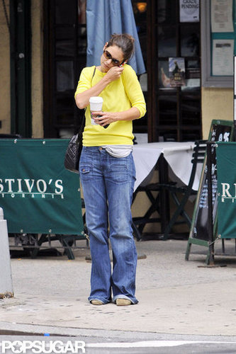 Katie Holmes wore yellow.
Katie Holmes wore yellow.