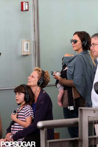 A First Look at Maggie Gyllenhaal and Peter Sarsgaard's Daughter Gloria! A First Look at Maggie Gyllenhaal and Peter Sarsgaard's Daughter Gloria!