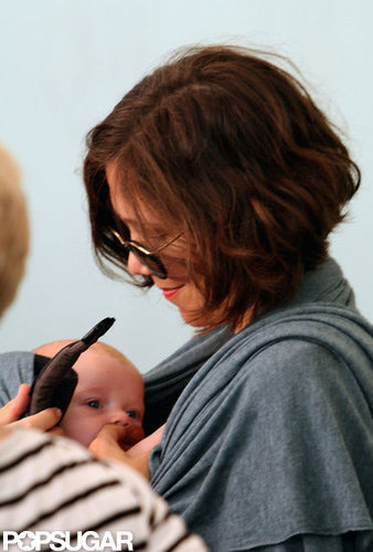 Baby Gloria Sarsgaard peeked out from her carrier with mom Maggie Gyllenhaal in NYC.
Baby Gloria Sarsgaard peeked out from her carrier with mom Maggie Gyllenhaal in NYC.