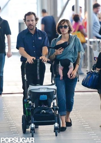 Peter Sarsgaard hung out with Maggie Gyllenhaal and his girls, Ramona and Gloria, on the set of Very Good Girls in NYC.
Peter Sarsgaard hung out with Maggie Gyllenhaal and his girls, Ramona and Gloria, on the set of Very Good Girls in NYC.