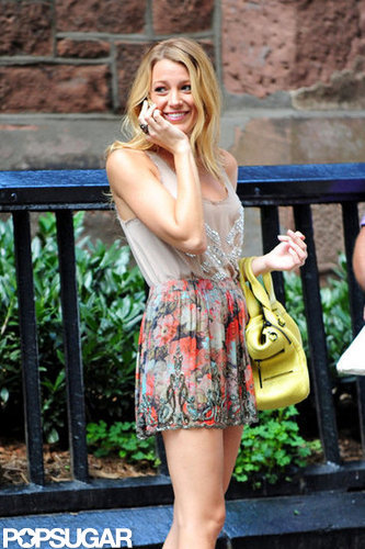 Blake Lively Shows Lots of Leg on the Set of Gossip Girl Blake Lively Shows Lots of Leg on the Set of Gossip Girl