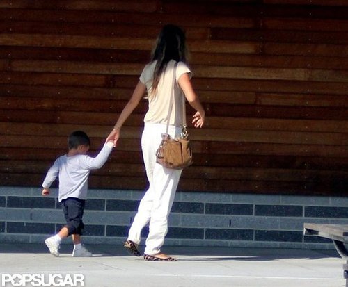 Pregnant Gisele Bundchen Packs Up With Jack and Ben Pregnant Gisele Bundchen Packs Up With Jack and Ben