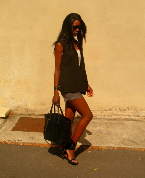 http://stylesbyassitan.blogspot.fr/2012/08/blazer-sans-manches-mac-gyver-ise-short.html