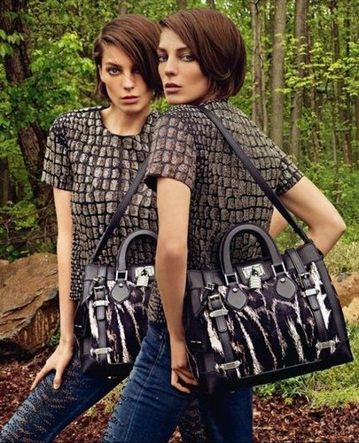 Daria Werbowy makes us do a double take in Roberto Cavalli's wildly printed ads.
Daria Werbowy makes us do a double take in Roberto Cavalli's wildly printed ads.