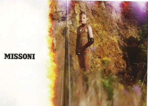 Leather opera gloves and knitted pieces are cleverly captured in an avant-garde photo shoot in Missoni's newest campaign.
Leather opera gloves and knitted pieces are cleverly captured in an avant-garde photo shoot in Missoni's newest campaign.