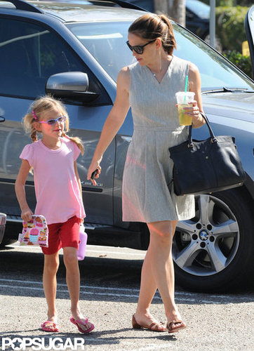 Jennifer Garner Gets Smiley With Violet at Gymnastics Jennifer Garner Gets Smiley With Violet at Gymnastics