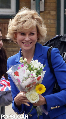 Naomi Watts held flowers on set filming as Princess Diana.
Naomi Watts held flowers on set filming as Princess Diana.