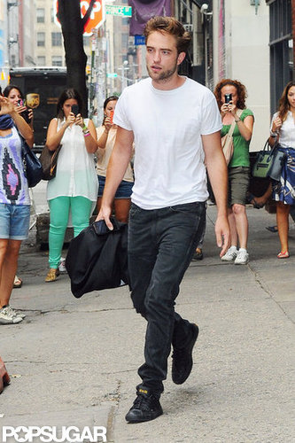 Robert Pattinson Gets Casual and Cute at Lunch Robert Pattinson Gets Casual and Cute at Lunch