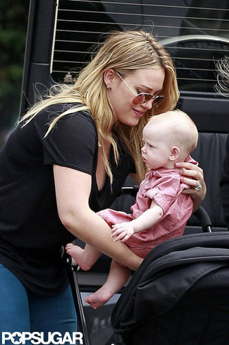 Hilary Duff smiled as she put Luca Comrie in his stroller.
Hilary Duff smiled as she put Luca Comrie in his stroller.