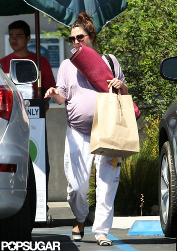 Drew Barrymore Patiently Waits For Baby With Yoga Drew Barrymore Patiently Waits For Baby With Yoga