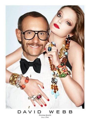Decadent costume jewelry brighten up this David Webb ad.
Decadent costume jewelry brighten up this David Webb ad.