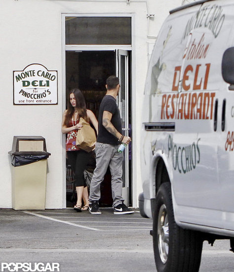 Megan Fox grabbed take-out food with Brian Austin Green.
Megan Fox grabbed take-out food with Brian Austin Green.