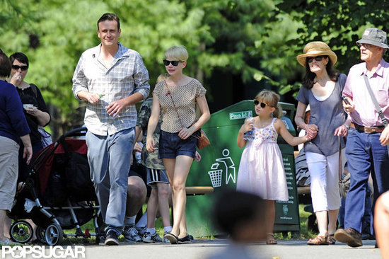 Michelle Williams and Jason Segel hung out at the Bronx Zoo with Matilda Ledger.
Michelle Williams and Jason Segel hung out at the Bronx Zoo with Matilda Ledger.
