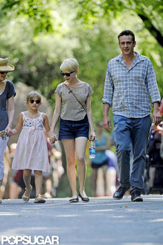 Jason Segel accompanied Michelle Williams and Matilda Ledger to the zoo in NYC.
Jason Segel accompanied Michelle Williams and Matilda Ledger to the zoo in NYC.