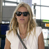 Gwyneth Paltrow's Cool and Chic Combo: Olive Khakis and a White Vest Gwyneth Paltrow's Cool and Chic Combo: Olive Khakis and a White Vest