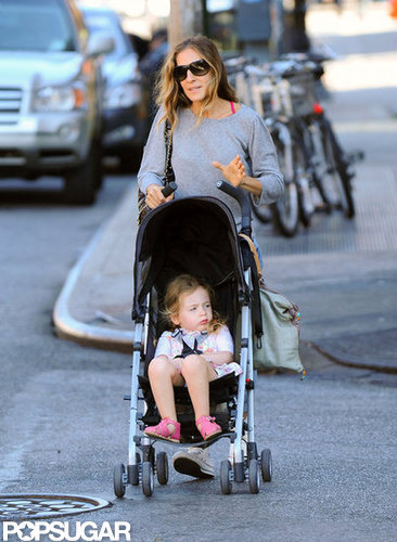 Sarah Jessica Parker took her twins for a walk in NYC.
Sarah Jessica Parker took her twins for a walk in NYC.