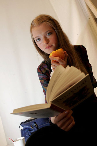 This model for the Chaiken Spring 2006 show in NYC proved that models do eat — and read.
This model for the Chaiken Spring 2006 show in NYC proved that models do eat — and read.