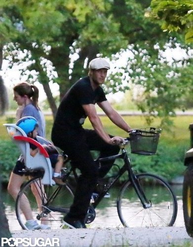 Gisele Bundchen Hits NYC as Tom Brady Hangs at Home With the Boys Gisele Bundchen Hits NYC as Tom Brady Hangs at Home With the Boys