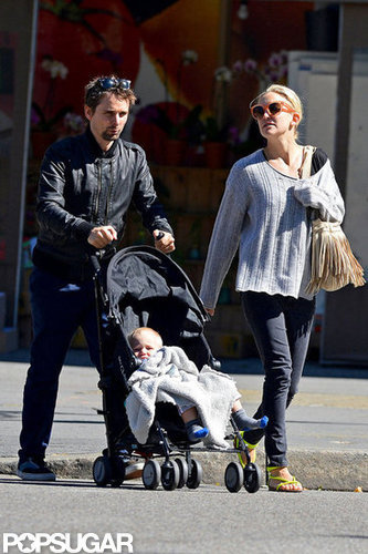 Kate Hudson and Matthew Bellamy Stroll With Bingham Kate Hudson and Matthew Bellamy Stroll With Bingham