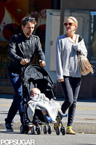 Kate Hudson and Matthew Bellamy Stroll With Bingham Kate Hudson and Matthew Bellamy Stroll With Bingham